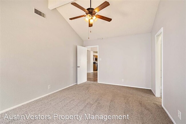 Building Photo - 1108 Peach Tree Cove