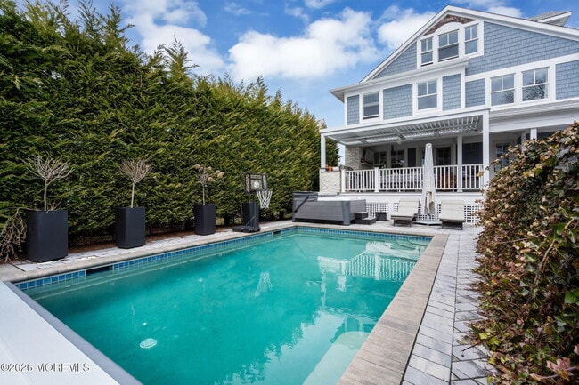 Building Photo - 213 9th Ave