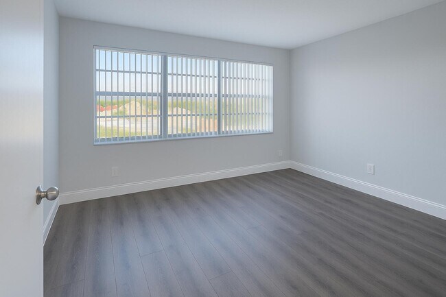 Building Photo - 537 S Sequoia Dr