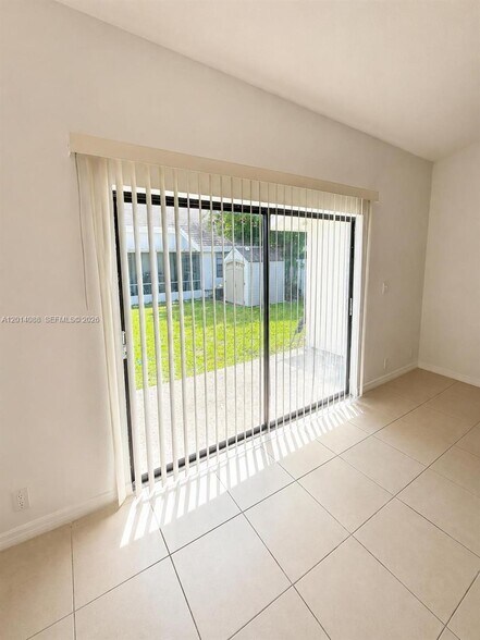 Building Photo - 10559 La Placida Dr