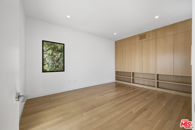 Building Photo - 6390 Quebec Dr