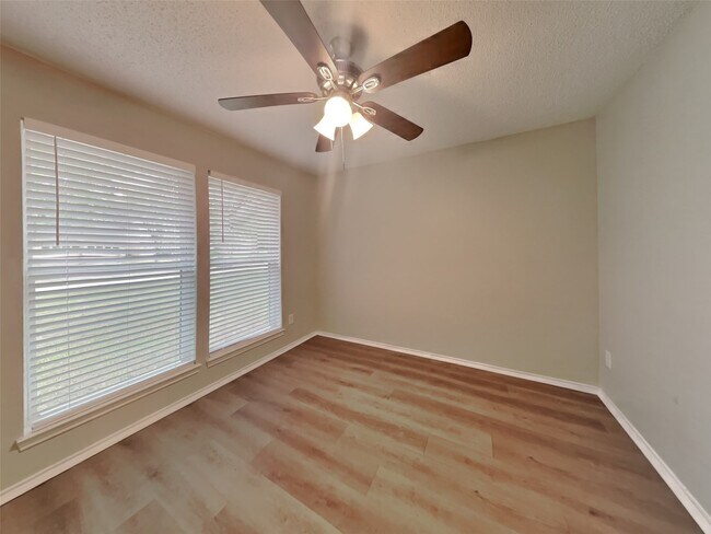 Building Photo - 15 S Drifting Leaf Ct