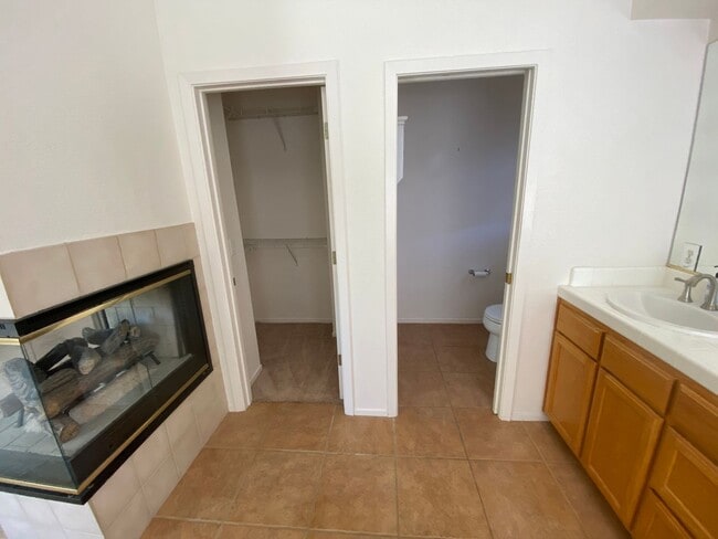 Building Photo - For Rent – Spacious Las Palmas II Home