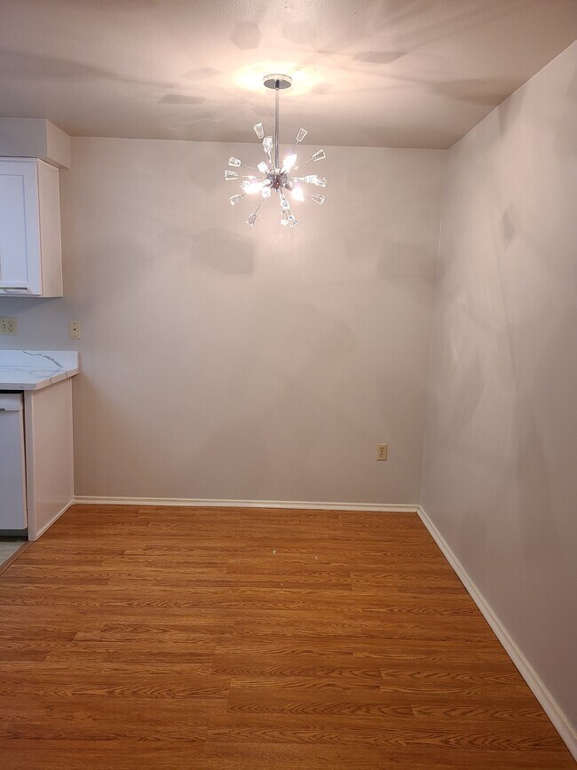 Dining - 11010 NE 68th St