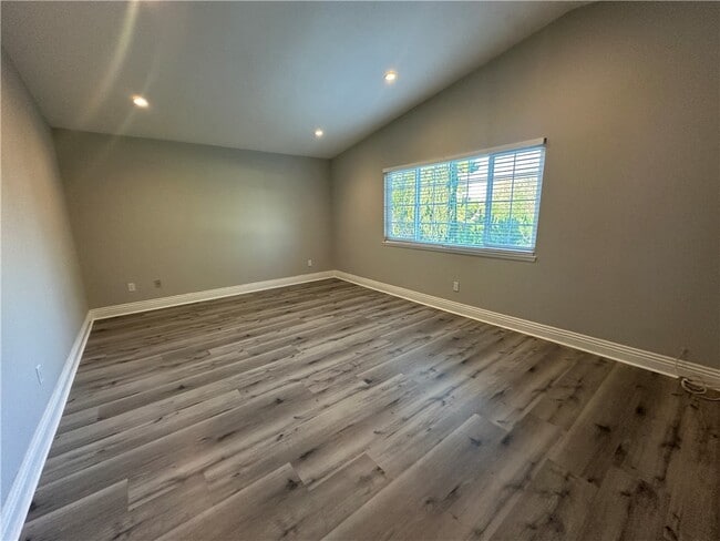 Building Photo - 324 Avenida Esplendor