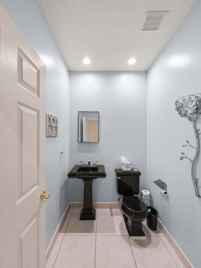 Building Photo - 5058 Glenville Dr