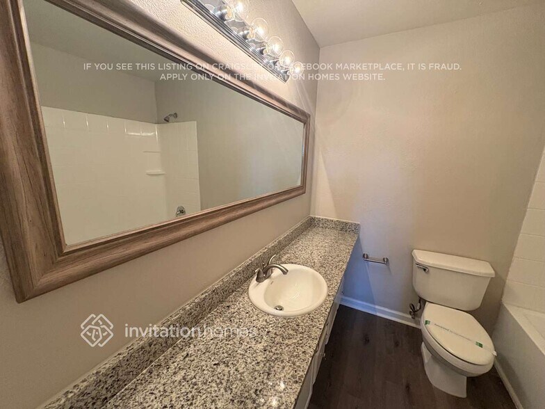 Building Photo - 2210 W Greenbriar Dr