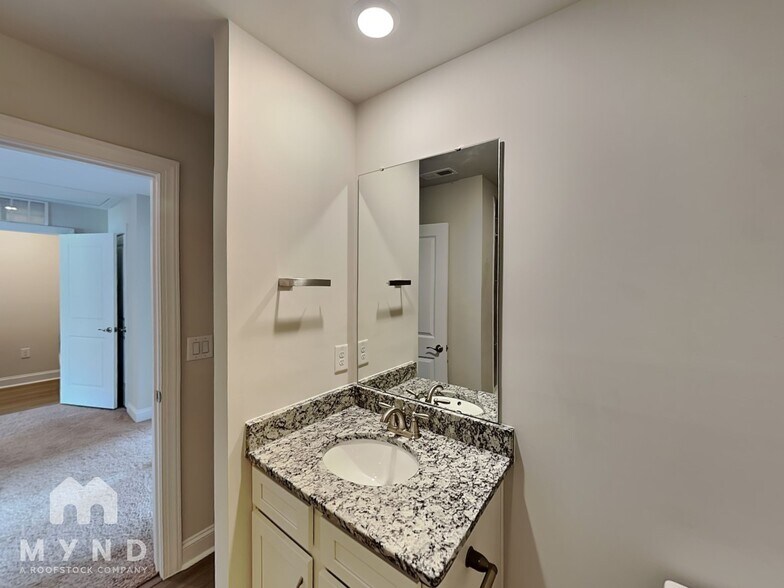 Building Photo - 158 Brixham Lp