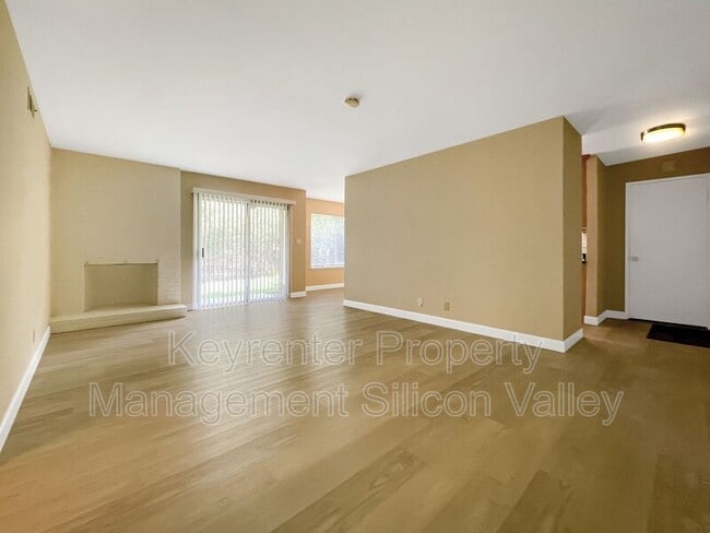 Building Photo - 933 Miramonte Ave