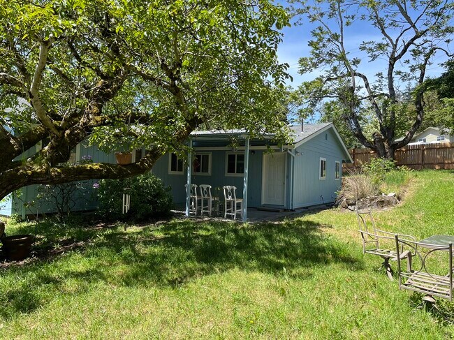 Building Photo - 2081 Canemah St