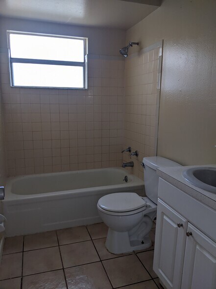 Building Photo - 2826 Green Acres Ave