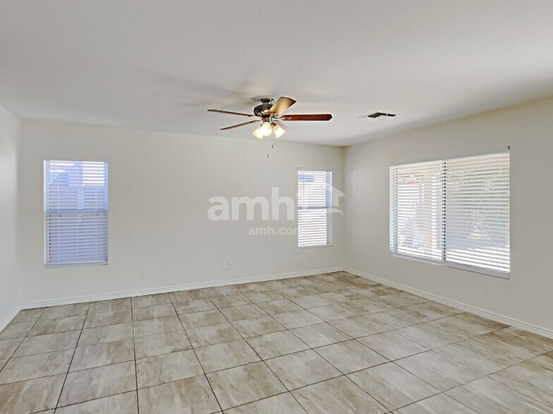 Building Photo - 11173 W Madeline Christian Ave
