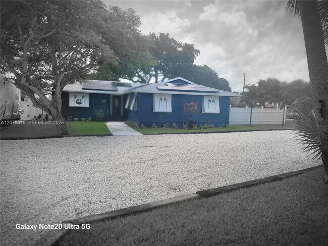 Building Photo - 2011 Edwin Ave