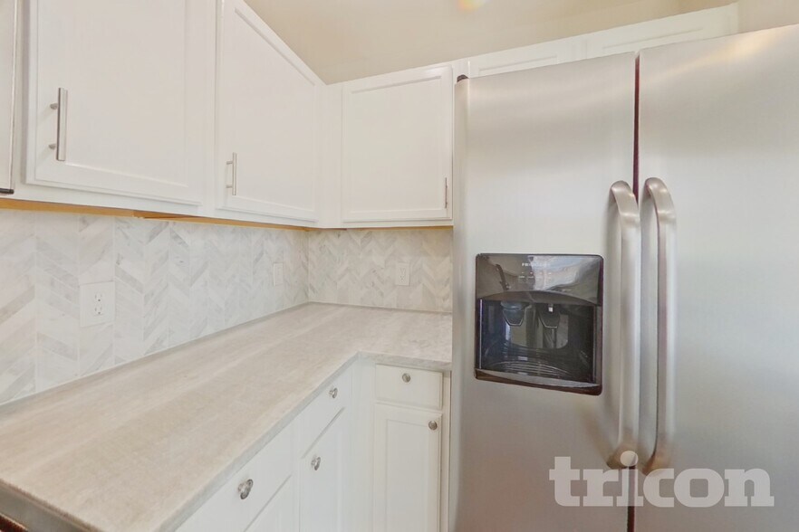 Building Photo - 4037 Dover Downs Dr