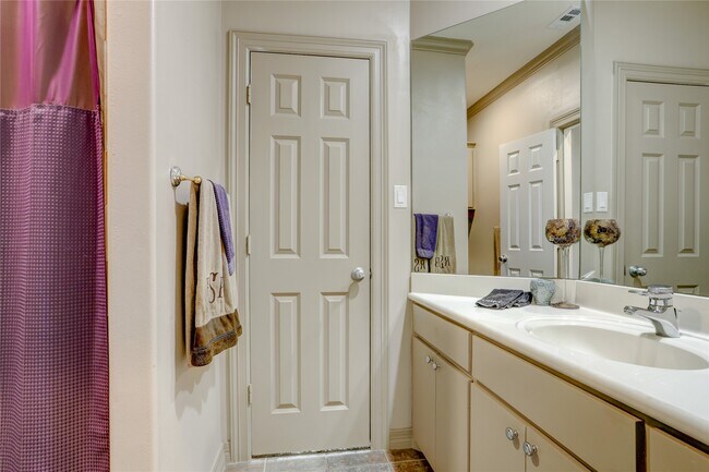 Building Photo - 4806 Wedgewood Dr