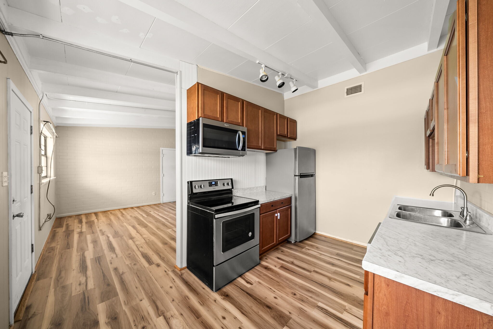 Building Photo - 1211 Friendship Ave