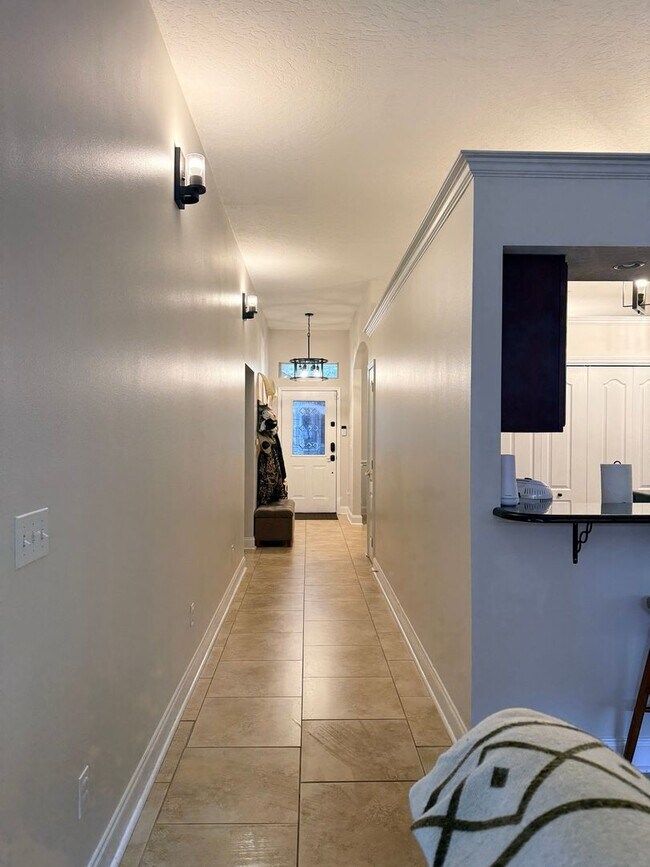 Building Photo - PRIME location Kenwood home with a great backyard!