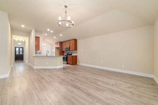 Building Photo - 15615 Whispering Green Dr