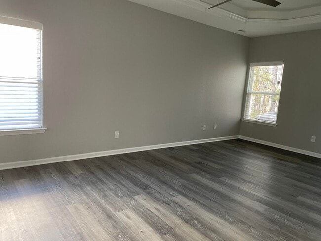 Building Photo - Woodbridge Pointe