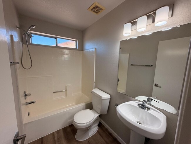 Building Photo - 7611 W Cinnabar Ave