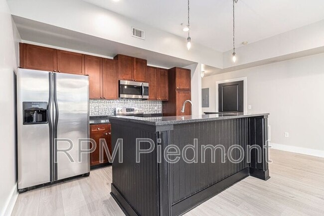 Building Photo - 925 Garrett St