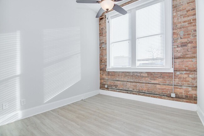 Building Photo - 2 Bed 2 Bath Apartment In Middle of Harlem!