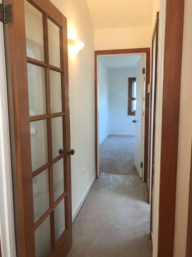 Building Photo - Rockridge Duplex | 3 Bed / 2 Bath | Hardwood Floors | Dogs Considered