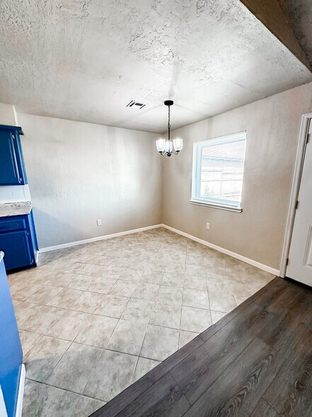 Building Photo - 7603 NW Andrews Ave