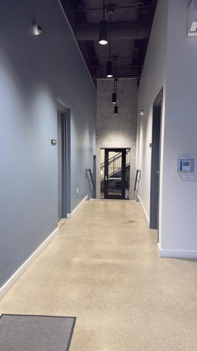 Building Photo - 111 S Adams St