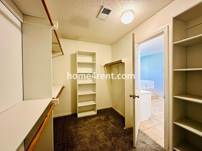 Building Photo - 8102 W 144th Pl