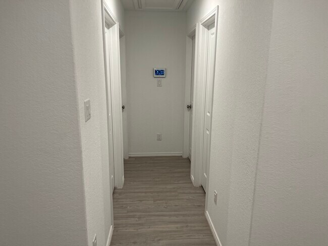 Building Photo - 4127 Cove Fls