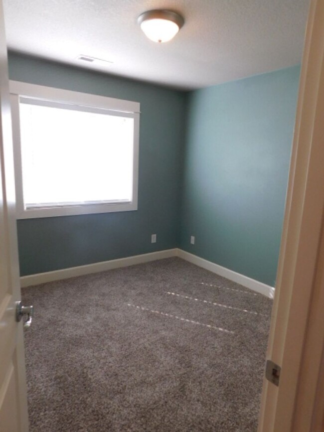 Building Photo - 4Bd/2.5Ba Two Story House - Available Soon!