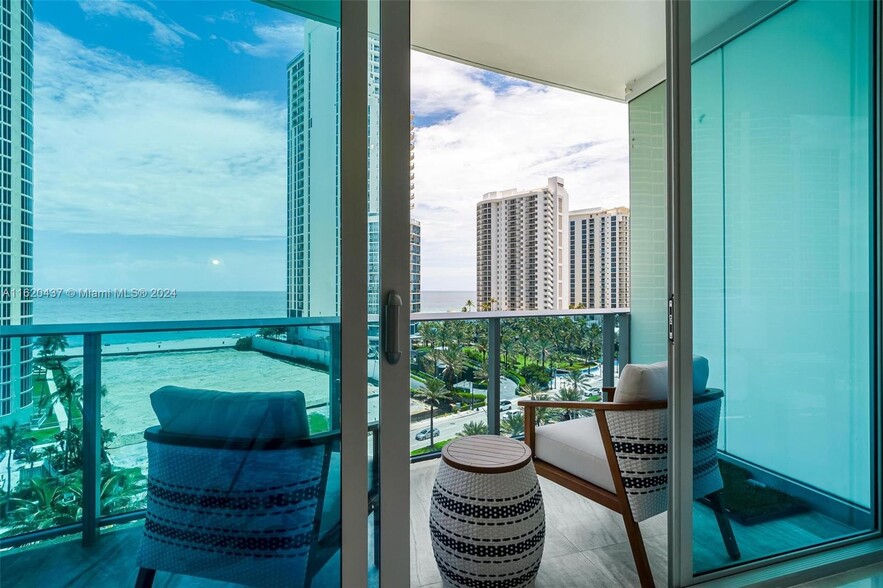 Balcony - 17550 Collins Ave