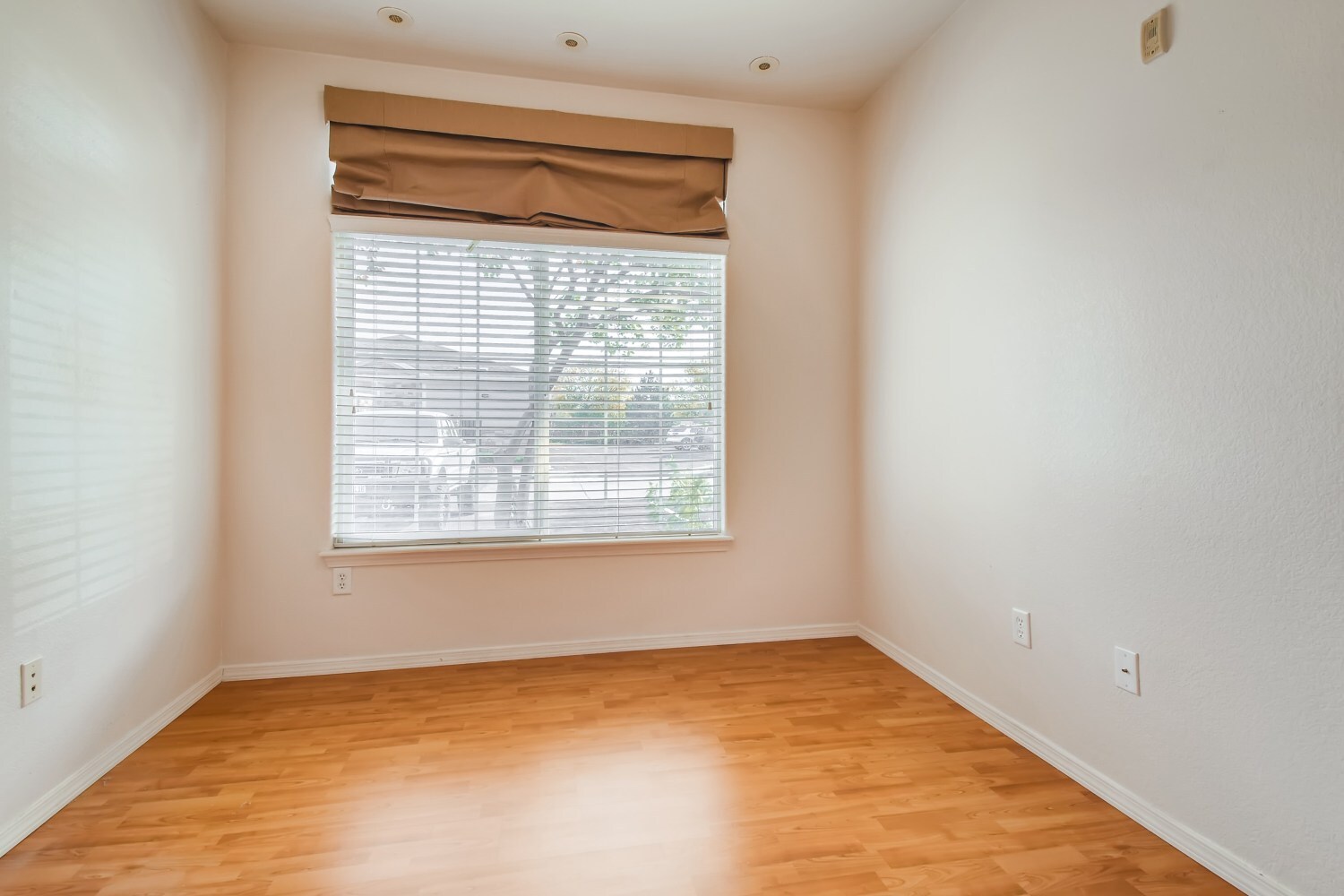 2nd bedroom - 12711 Colorado Blvd