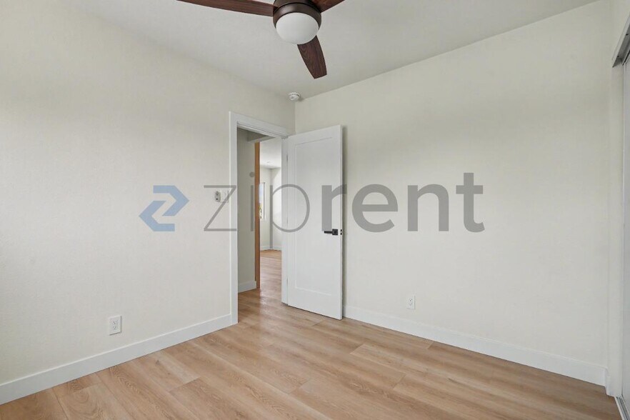 Building Photo - Unit 3