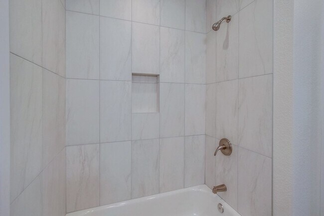 Building Photo - XL Studio - Newly renovated with large wal...