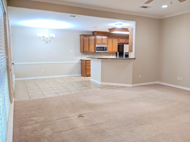 Building Photo - May Move In! 3 Bed 2 Bath In Edelweiss Gar...