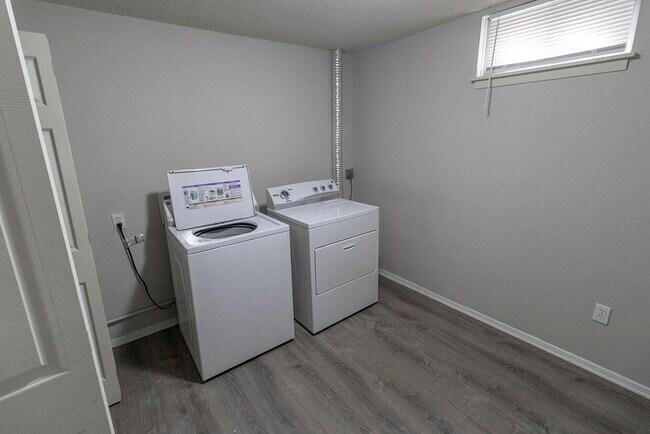 Building Photo - 204 Wheaton Ct