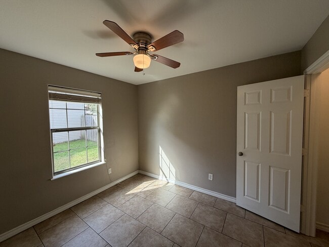 Building Photo - 2415 Laurel St