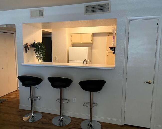 Building Photo - SUMMERLIN CONDO-FULLY FURNISHED, ALL UTILITIES INCLUDED!