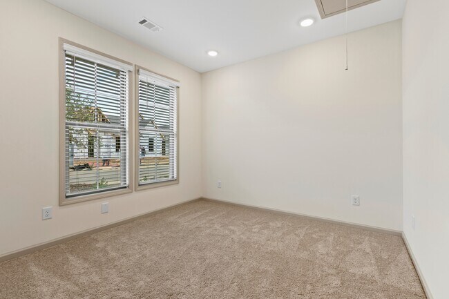 Building Photo - 106 Summer St