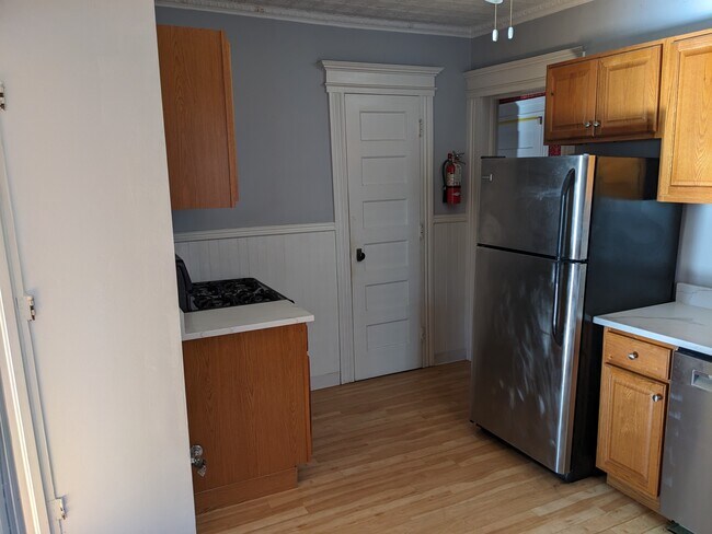 Building Photo - 2870 Fairfield Ave