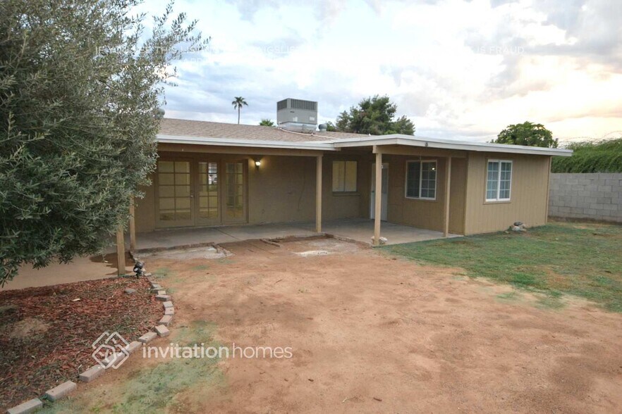 Building Photo - 1102 W Helena Dr