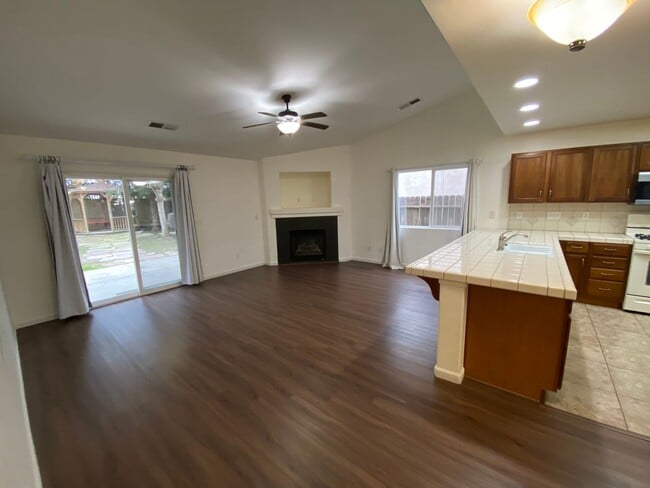Building Photo - NW Visalia Home coming soon!!