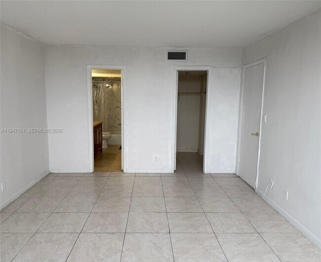 Building Photo - 4200 Inverrary Blvd