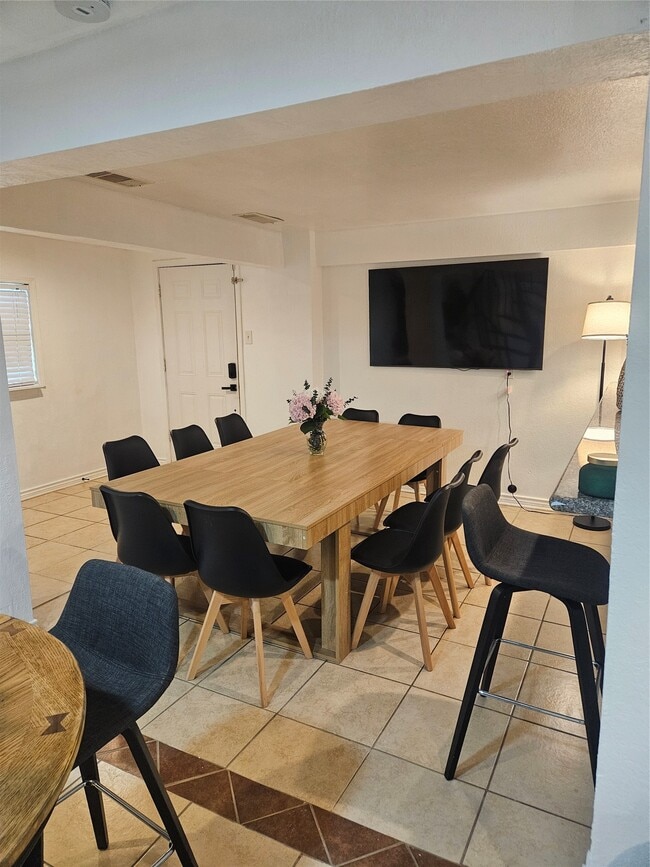 Building Photo - 812 Marlin St