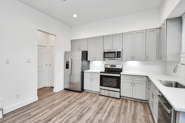 Building Photo - 9020 Laverne Laurel Ln