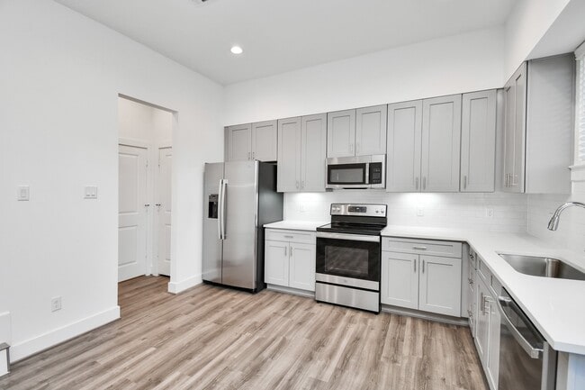 Building Photo - 9027 Laverne Oak Ln