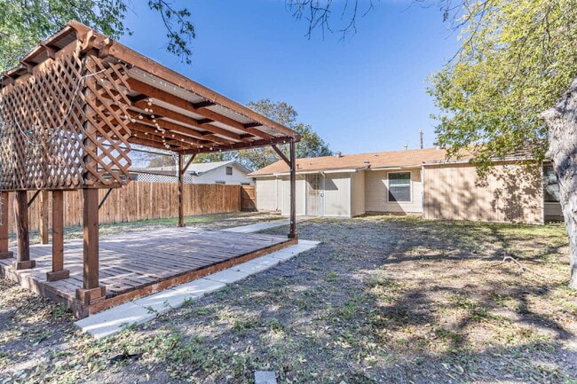 Building Photo - 8016 Landing Ave