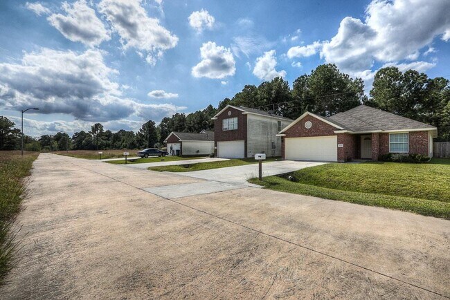 Building Photo - 10602 Pine Landing Dr
